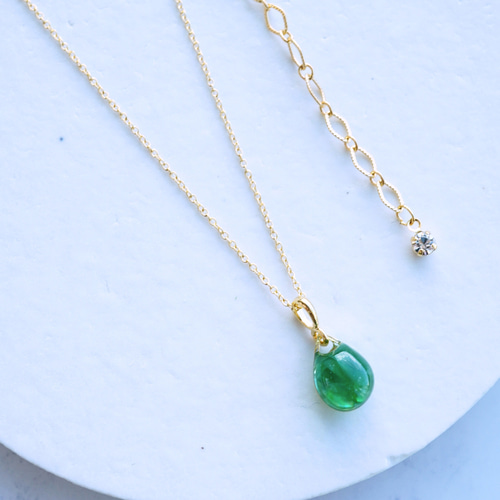 送料無料〗ネックレス 雫 グリーン 緑 ギフト プレゼント 小ぶり