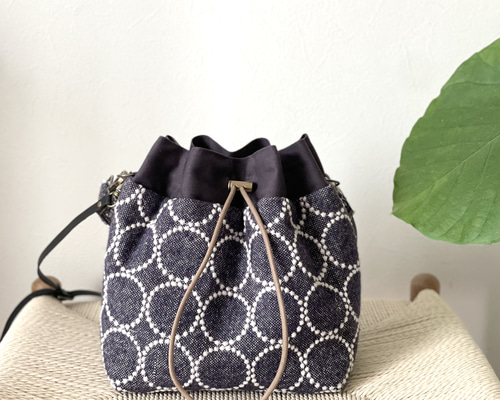 ⚮̈ミナペルホネン tambourine navy シプリバッグ 巾着ショルダー