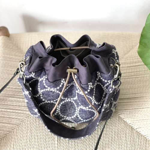 ⚮̈ミナペルホネン tambourine navy シプリバッグ 巾着ショルダー