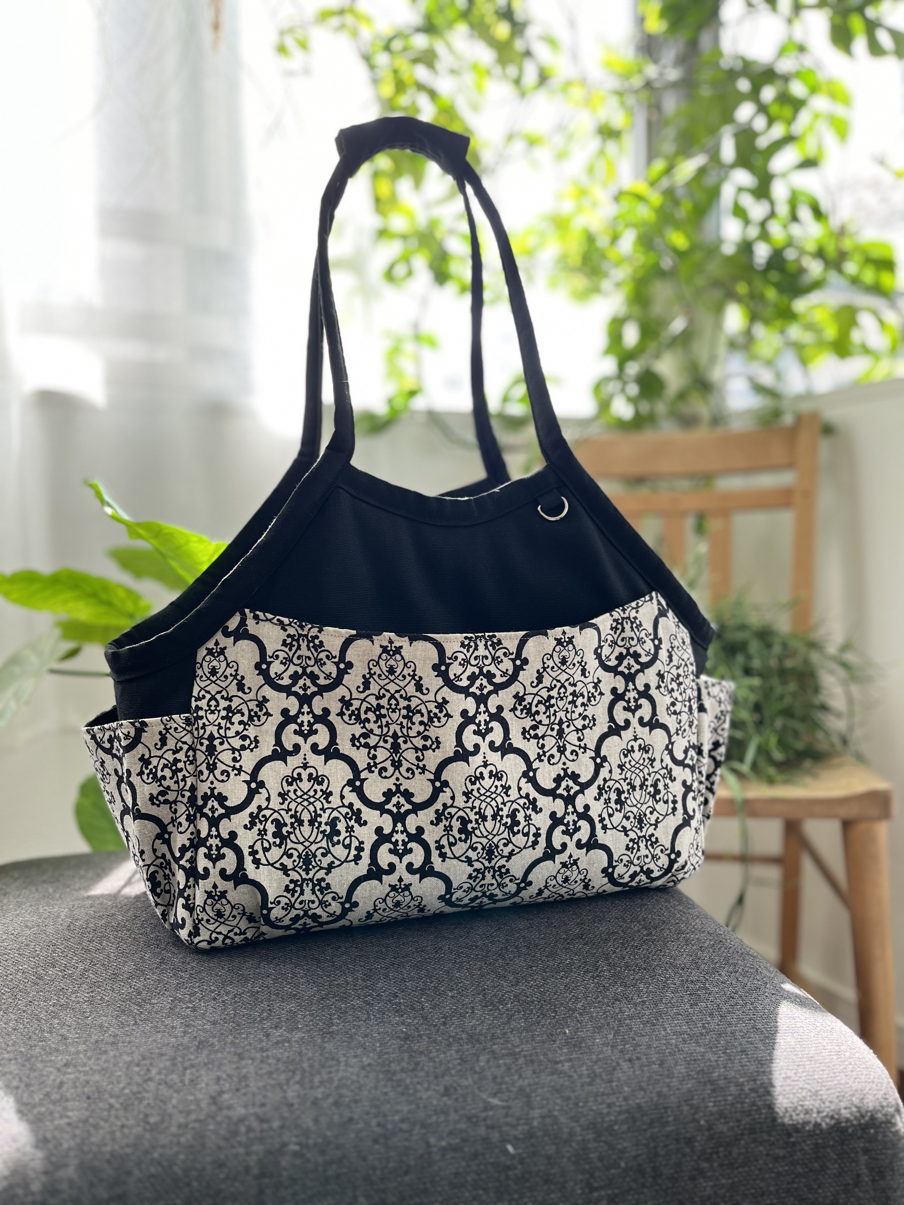 ペット用キャリーバッグ (Mサイズ) 飛び出し防止リード、メッシュネット付き