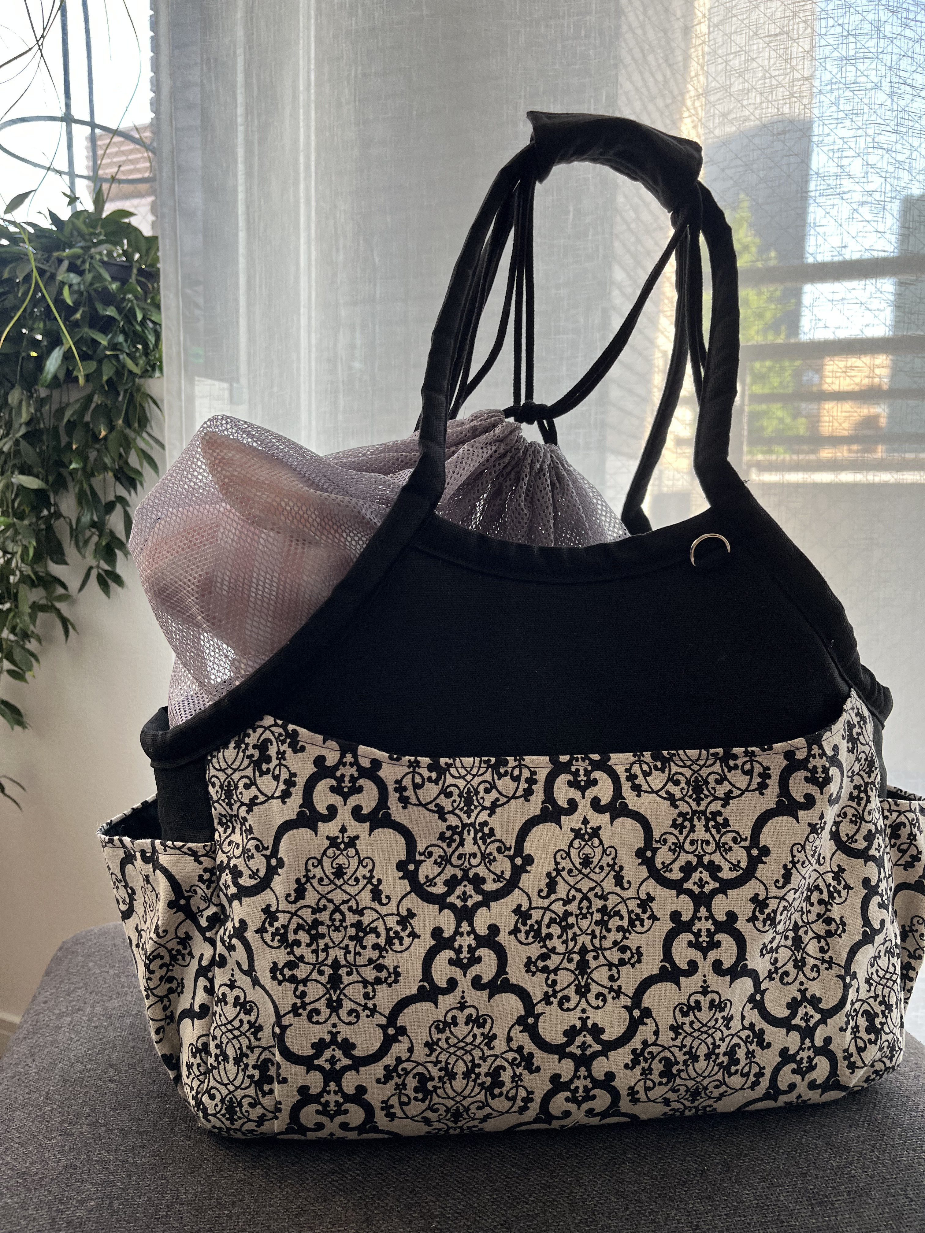 ペット用キャリーバッグ (Mサイズ) 飛び出し防止リード、メッシュネット付き