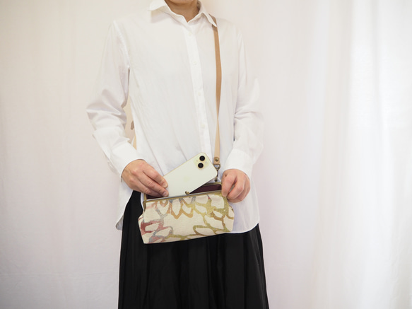 スマホも収納　がまぐちお財布ポーチ≪カラフルシェイプフラワー≫ 3枚目の画像