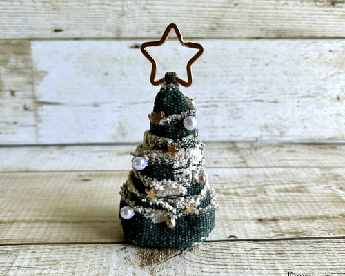 ビーズ装飾の小型クリスマスツリー fa8fa8589918cb7c7077543c7b3114