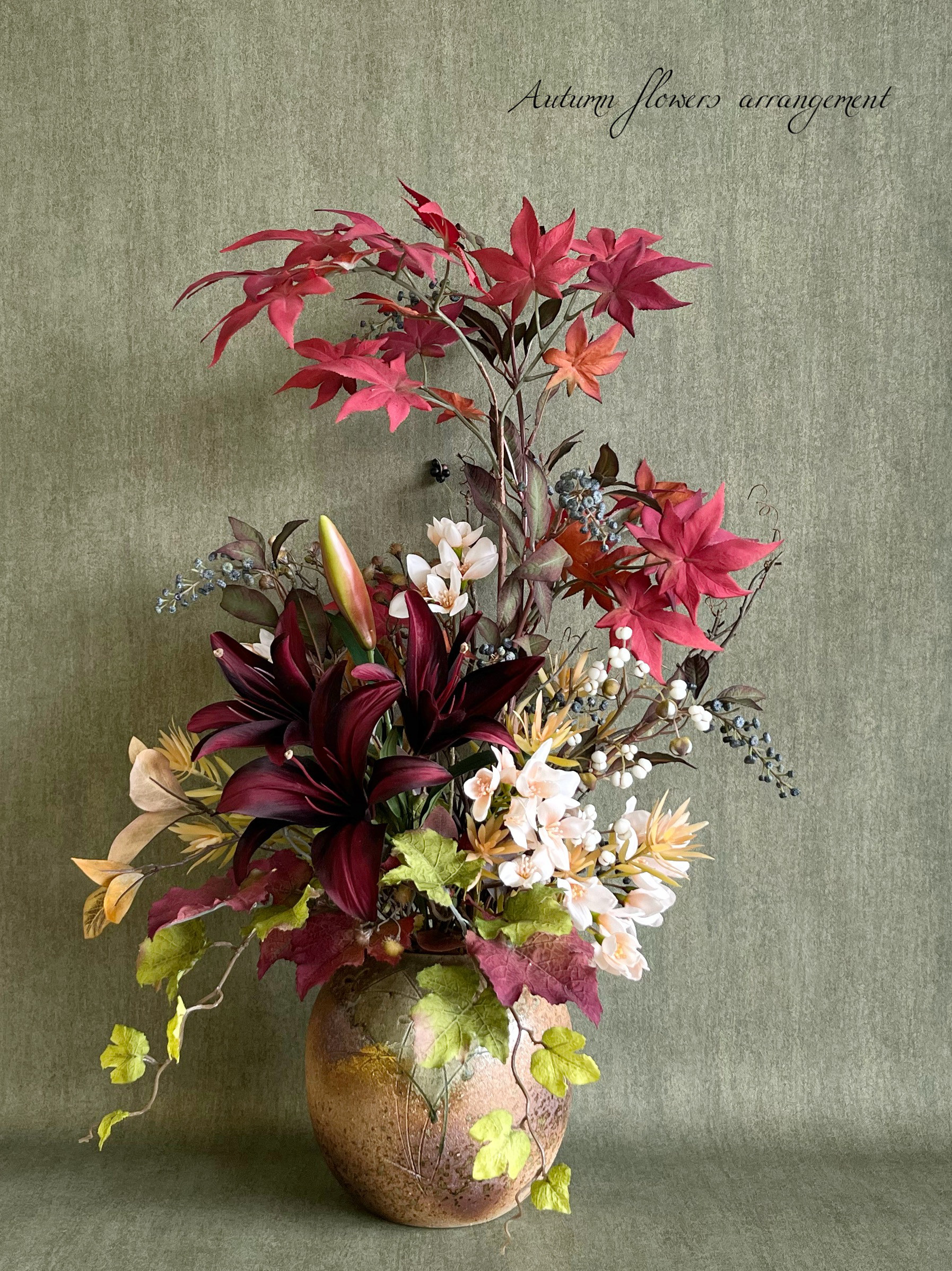アンティークレッド×ゴールド花器の豪華アレンジメント／秋・クリスマス・お正月 アンティークレッド×ゴールド花器の豪華アレンジメント／秋