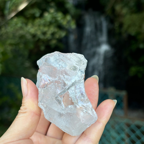 ヒマラヤ水晶 原石 ヒーリングストーン 浄化 虹入 天然石 パワーストーン 虹入り！ヒマラヤ水晶原石☆インド産☆瀧川神社にて浄化☆98mm！199g