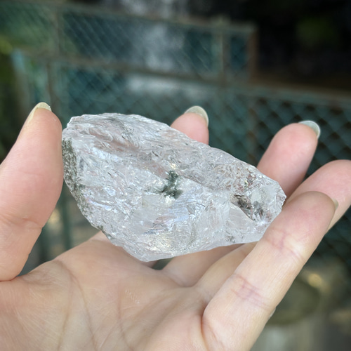 虹入り！ヒマラヤ水晶原石☆インド産☆瀧川神社にて浄化☆70mm！126g