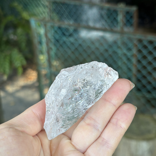 虹入り！ヒマラヤ水晶原石☆インド産☆瀧川神社にて浄化☆70mm！126g