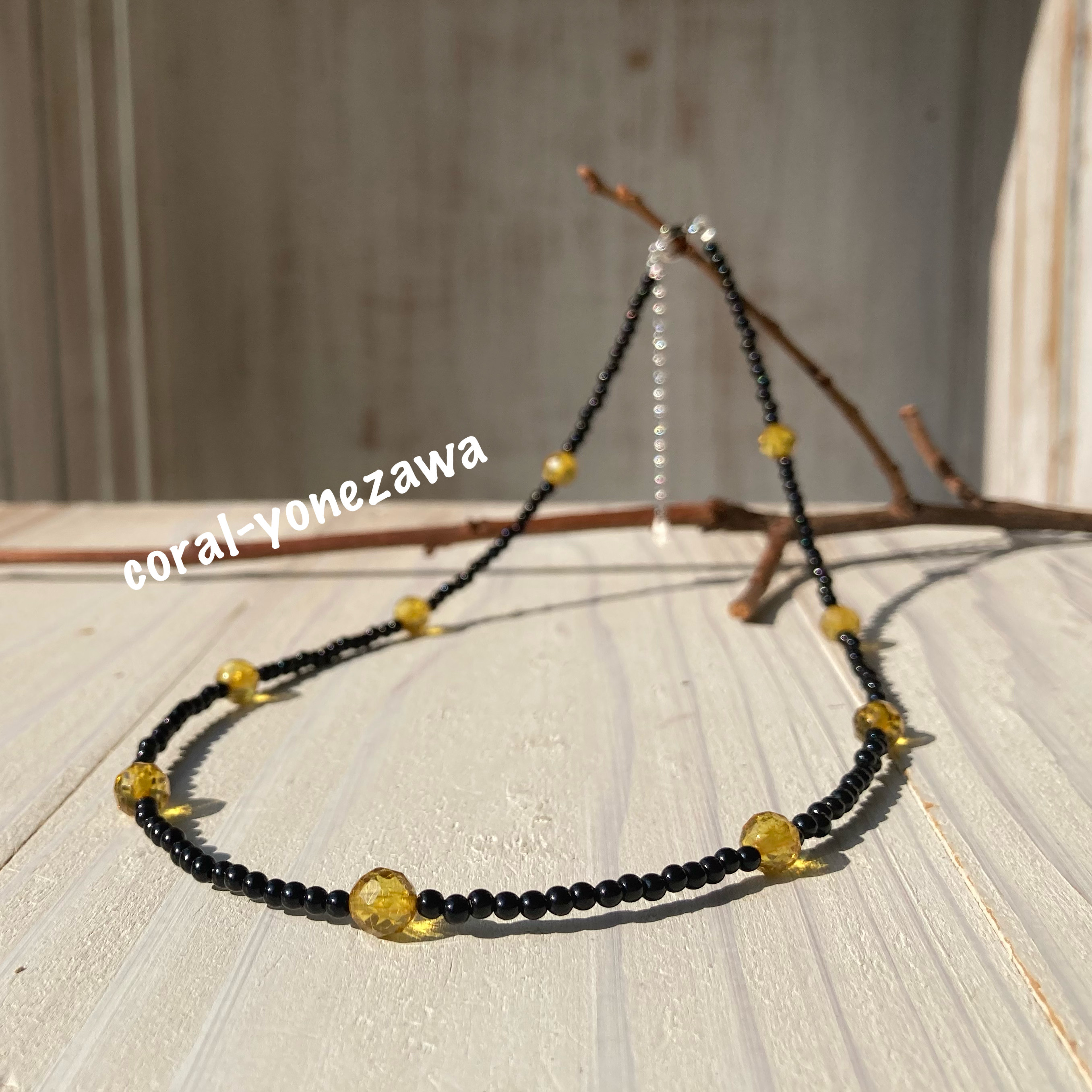 黒サンゴ.グリーンアンバーネックレス〜秋を迎えましょ〜