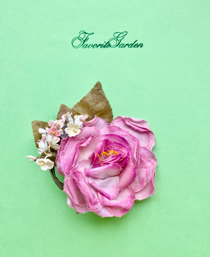 大きなピンクのコットンローズのコサージュ