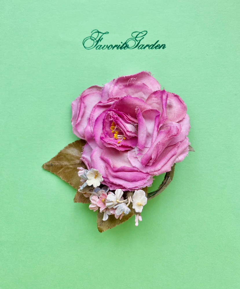 大きなピンクのコットンローズのコサージュ