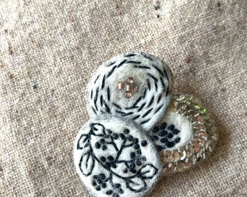 専用商品　刺繍ブローチ 0ea211bf584c82650f3c917ce2ec5d
