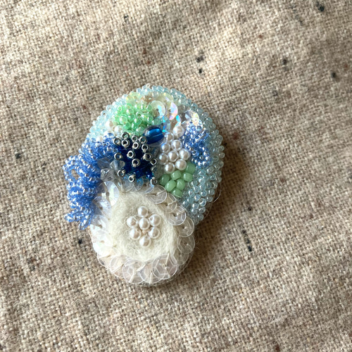 いラインアップ ビーズ刺繍ブローチ 青の花畑 ブローチ a.tede 通販 18243999 その他