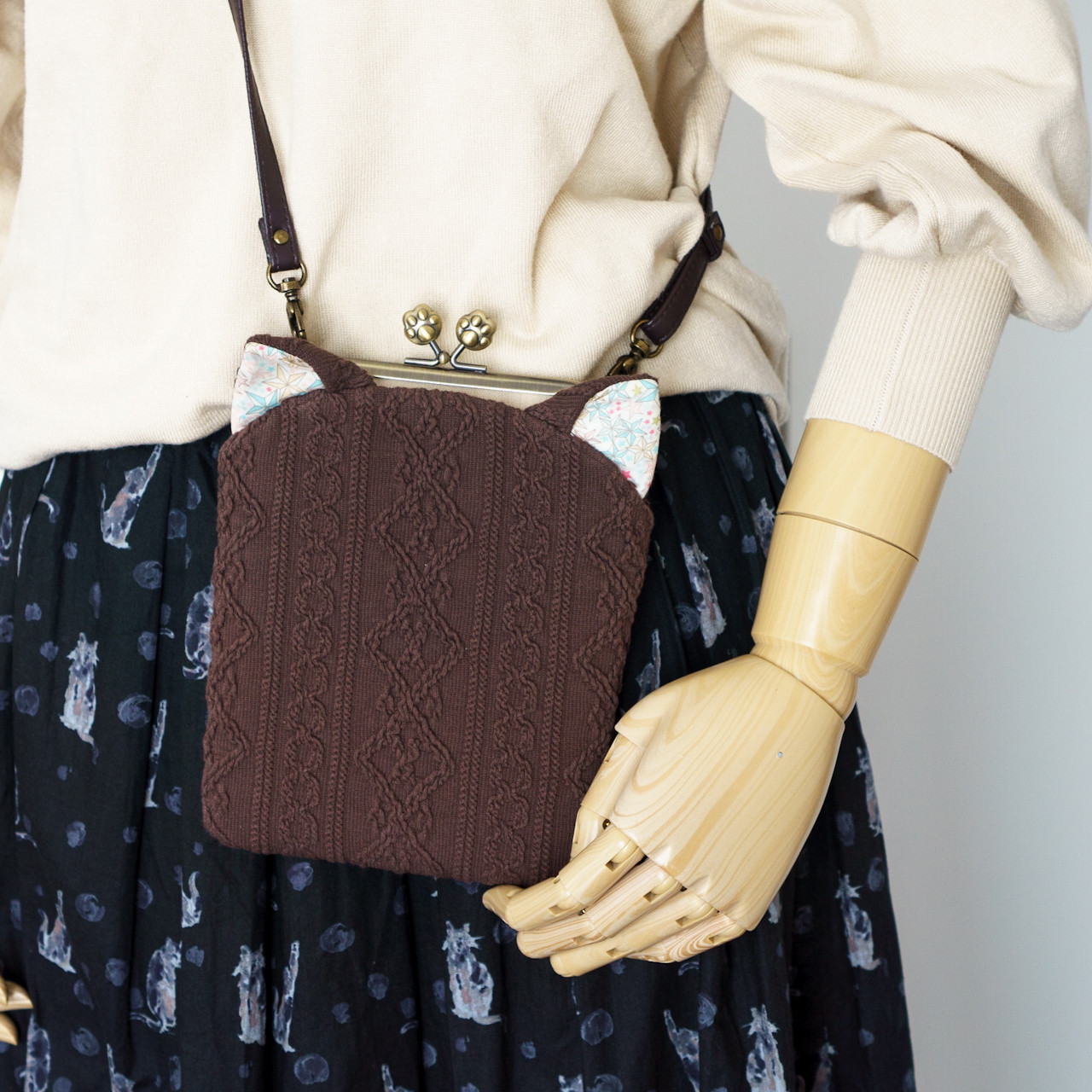 ミルクチョコ・猫耳スマホショルダー