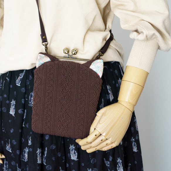 ミルクチョコ・猫耳スマホショルダー 1枚目の画像