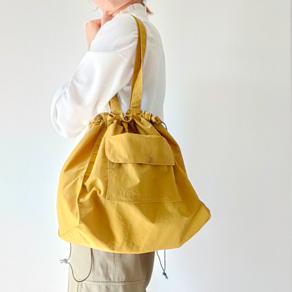 撥水ナイロンよくばり3way巾着トート・マスタードイエロー 撥水ナイロン　サブバッグ　巾着バッグ 1枚目の画像
