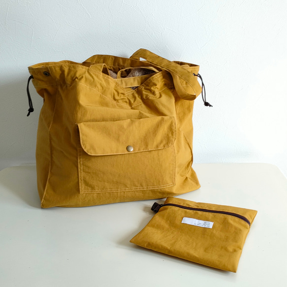 撥水ナイロンよくばり3way巾着トート・マスタードイエロー 撥水ナイロン　サブバッグ　巾着バッグ 4枚目の画像