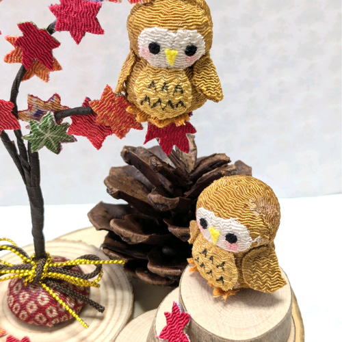 ちりめん細工　紅葉とふくろうのタペストリー ちりめん細工紅葉とふくろうのタペストリー