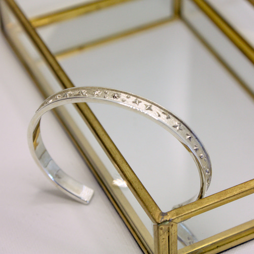 SILVER925 STAR DESIGN BRACELET /シルバーバングル バングル ブレスレット シルバーバングル 星 星柄 星雲 星座
