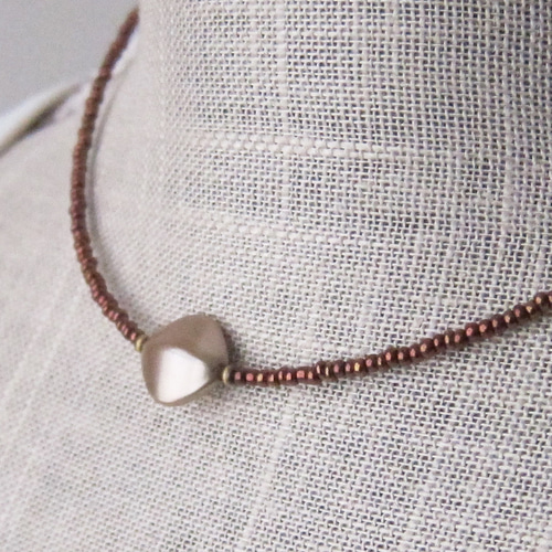 ブラウン ガラス ビーズ ネックレス 茶色 ブラウン 栗色 ベージュ