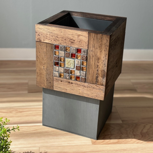 ナチュラルウッドとタイルが魅力なダストボックス ゴミ箱