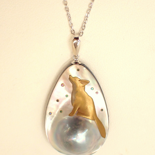 蒔絵ペンダント ”夢見る” / マベ真珠、K18ホワイトゴールド ネックレス  