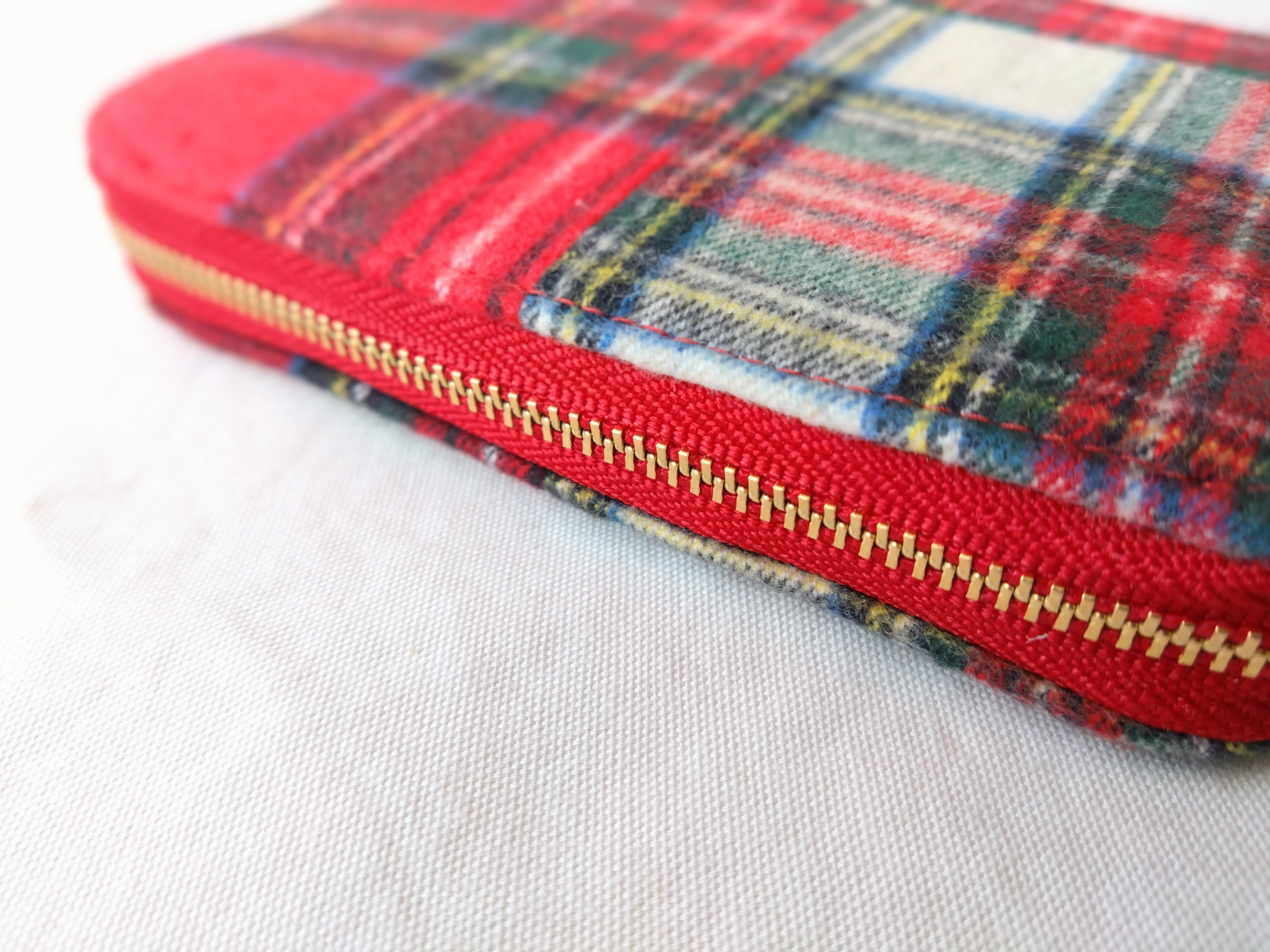 タータンパッチのハーフウォレット*Red＆White