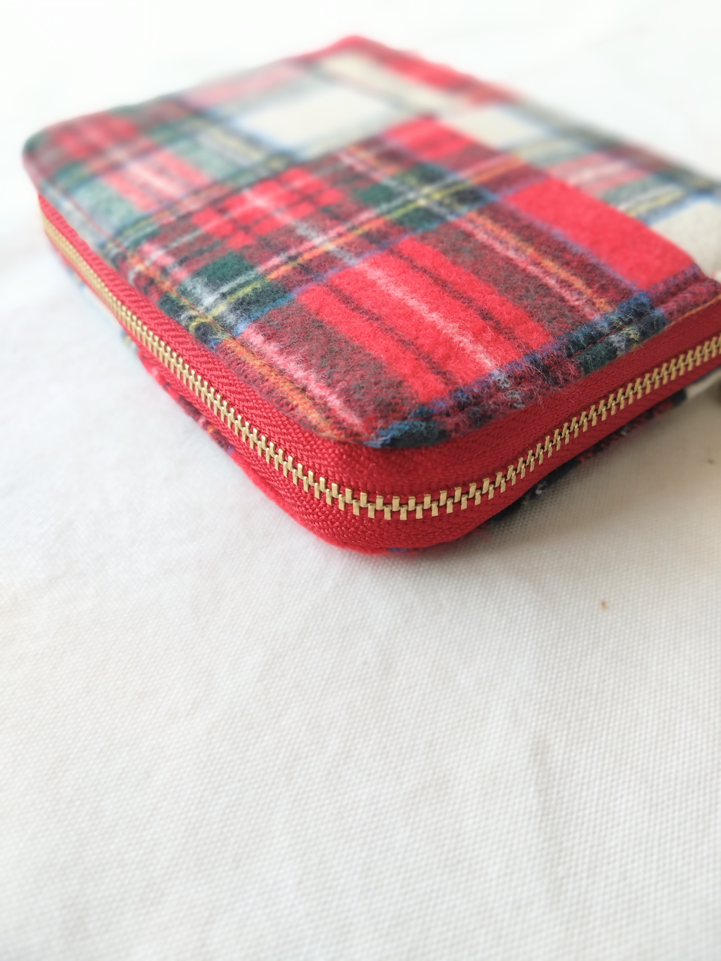 タータンパッチのハーフウォレット*Red＆White