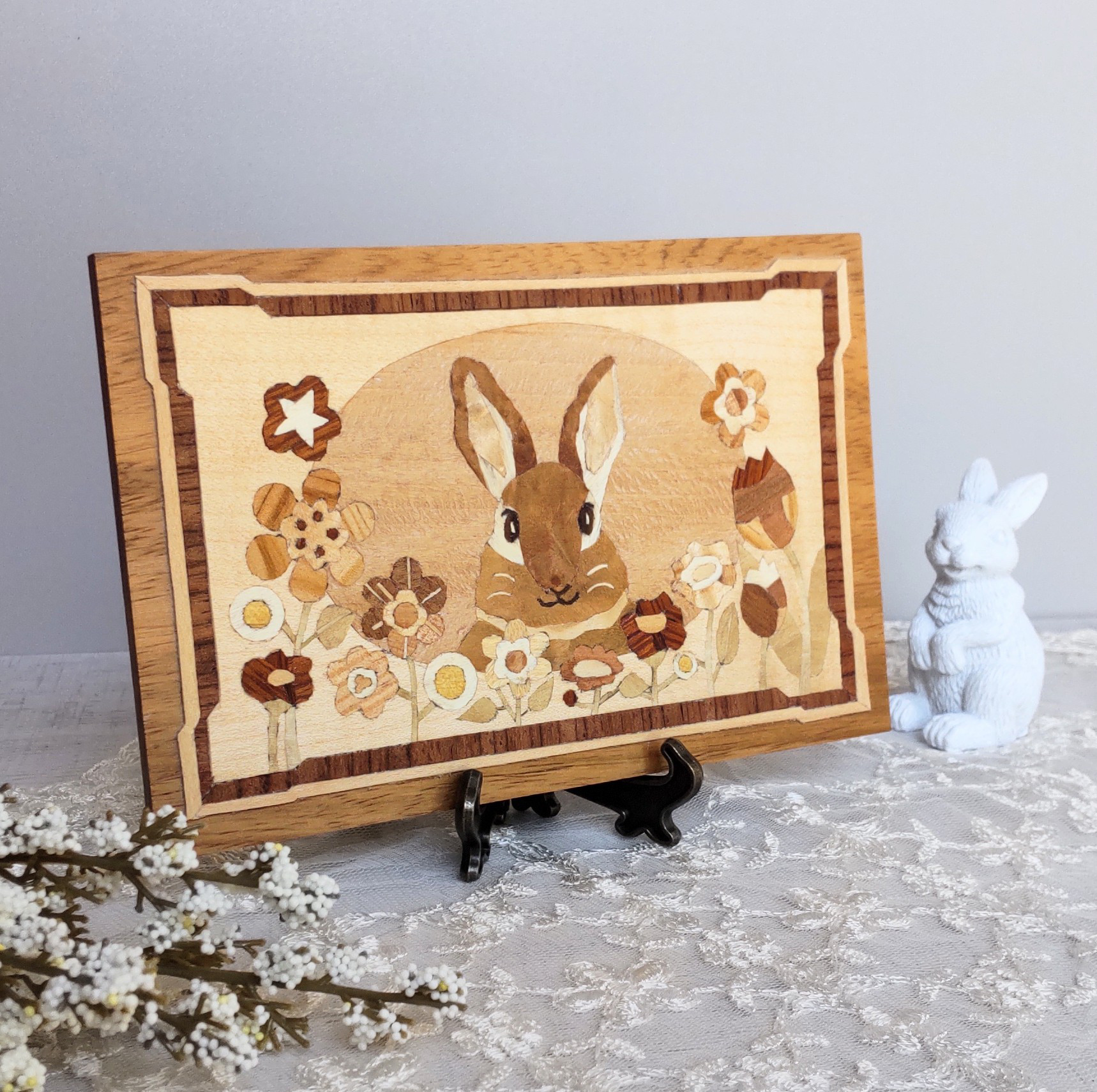 ウサギの絵画 正方形 ブラウンフレーム