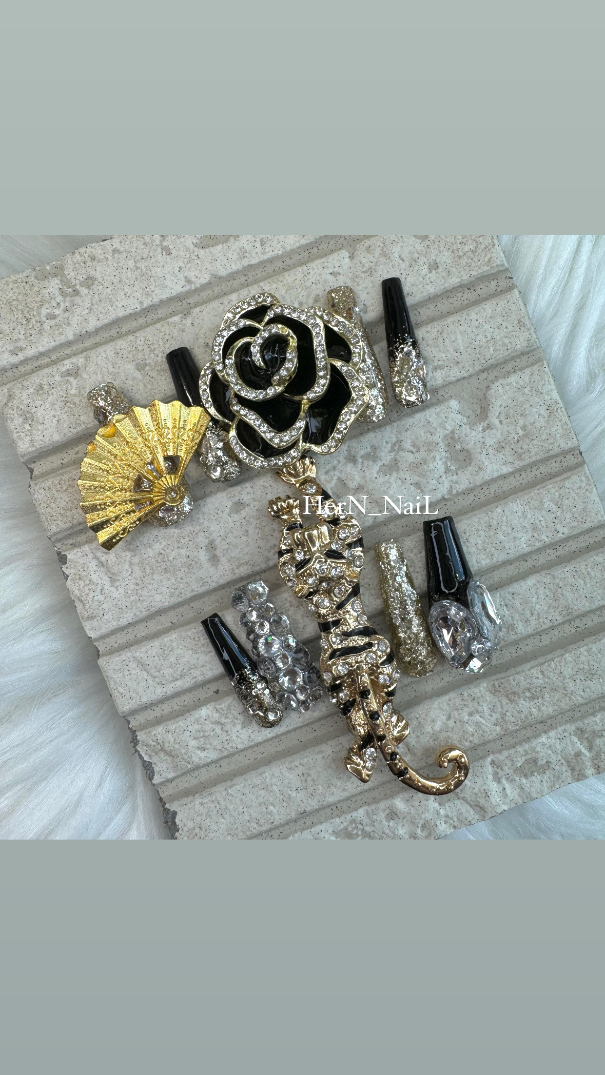 ブラック虎と薔薇と扇子の成人式ネイルチップ