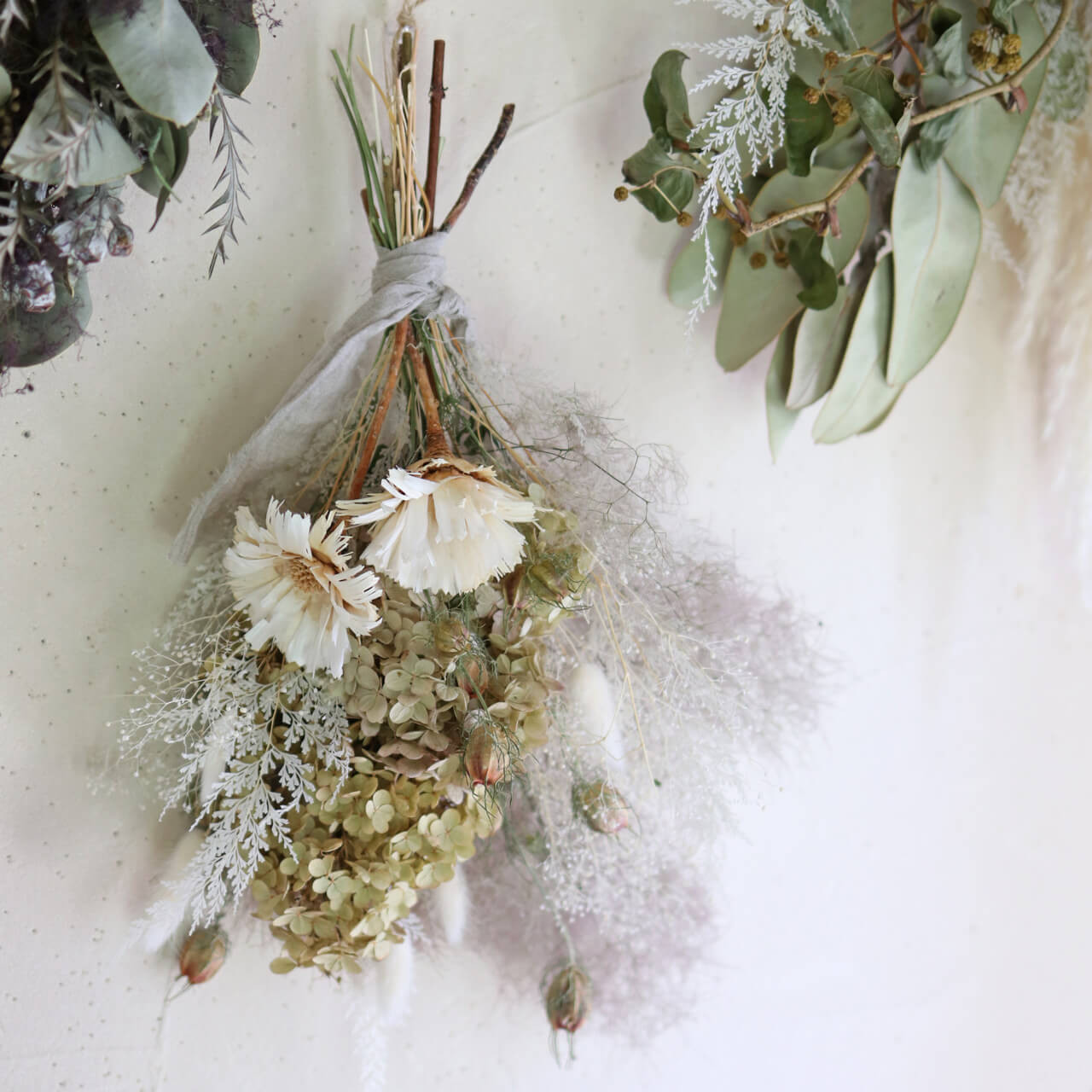 ドライフラワー ＊ くすみカラーのホワイトスワッグ ハロウィン 秋冬インテリア おしゃれ キナリ 結婚式 誕生日