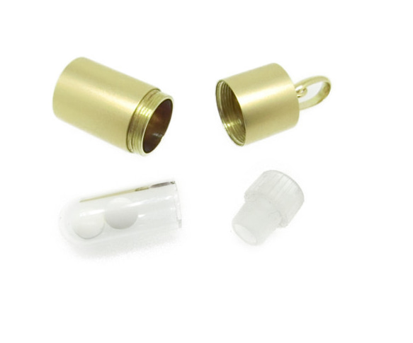 ｋ18刻印入りピルケースペンダント K18：ピルケースペンダント（薬の保全のため内部に硬質ガラス