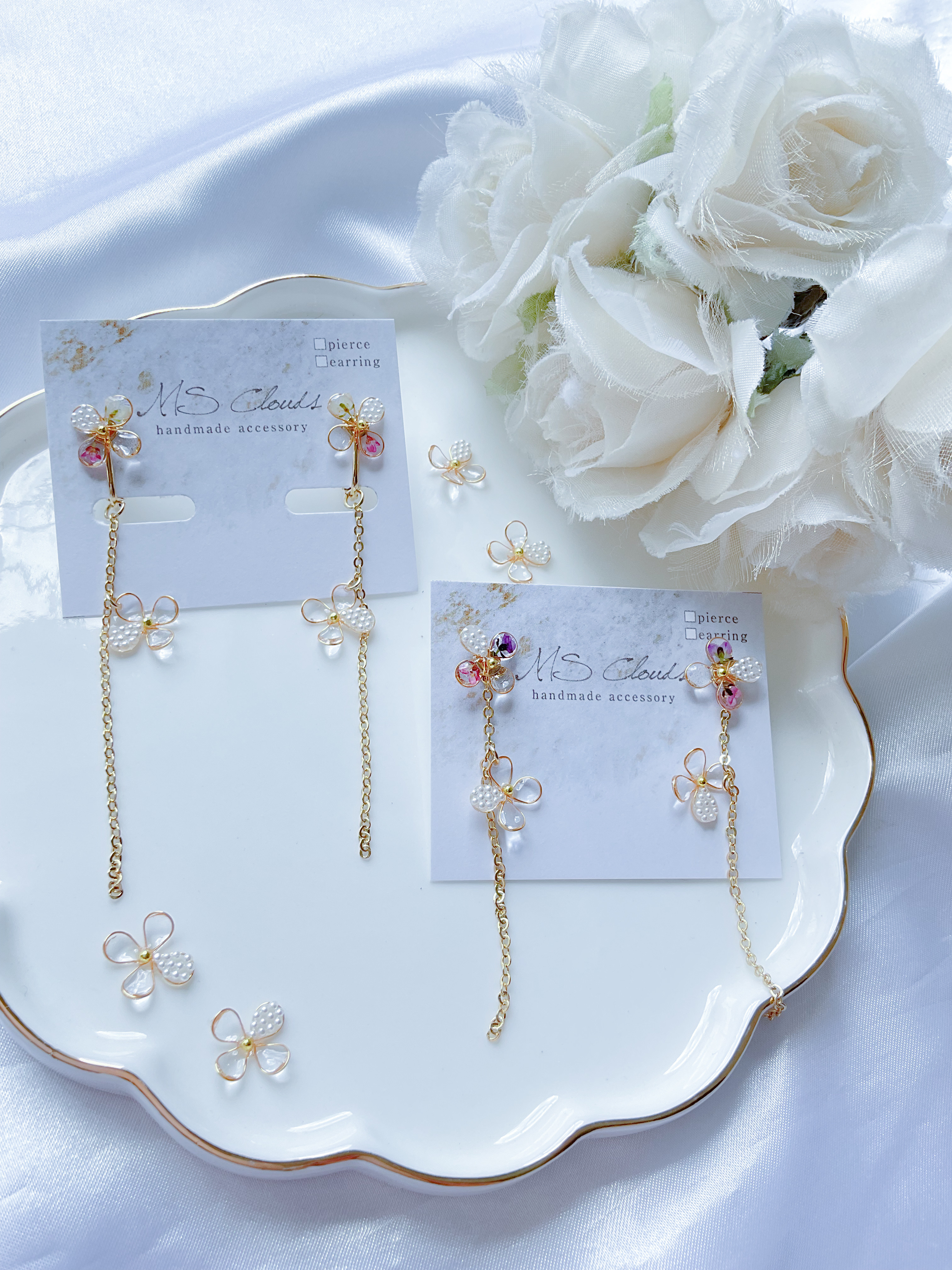 【春色新作2026】flower shower（アリッサム＆パール）アレルギー対応　プレゼント　チタンピアス　揺れる