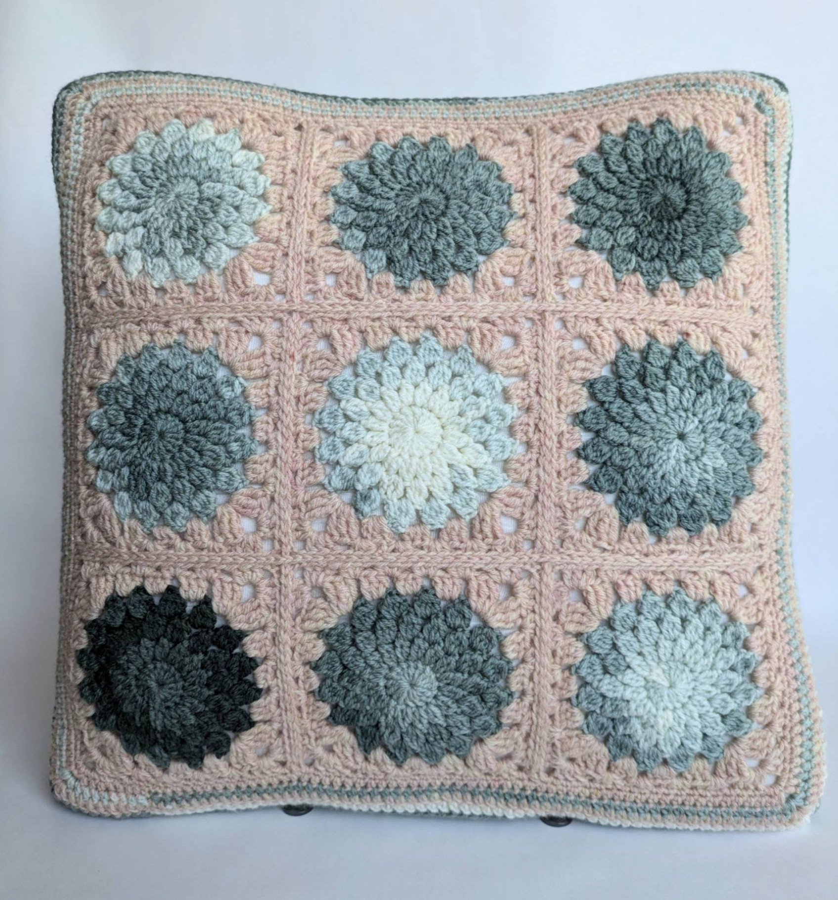 ＊ブルーグレー×ピンク＊　グラニースクエアのクッションカバー