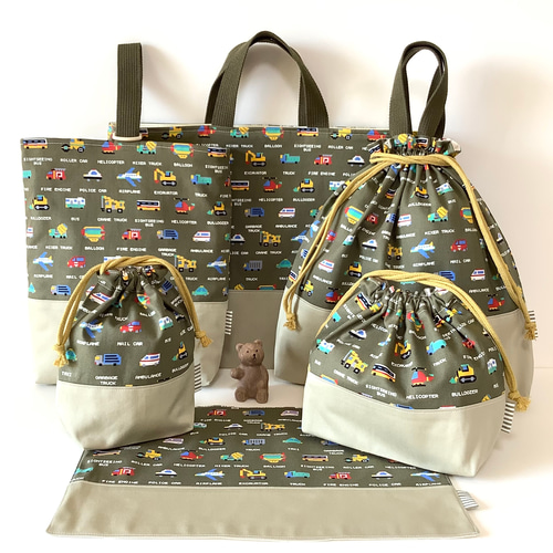 ♪NEW♪ ♡はたらくくるま☆レッスンバッグ♡カーキ♪ ドット絵