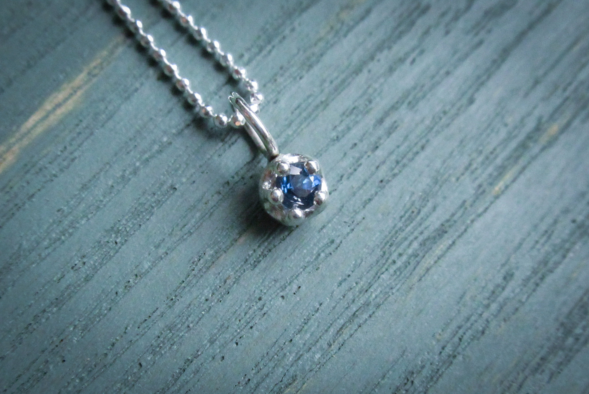 クラウンプチネックレス/サファイア/9月誕生石