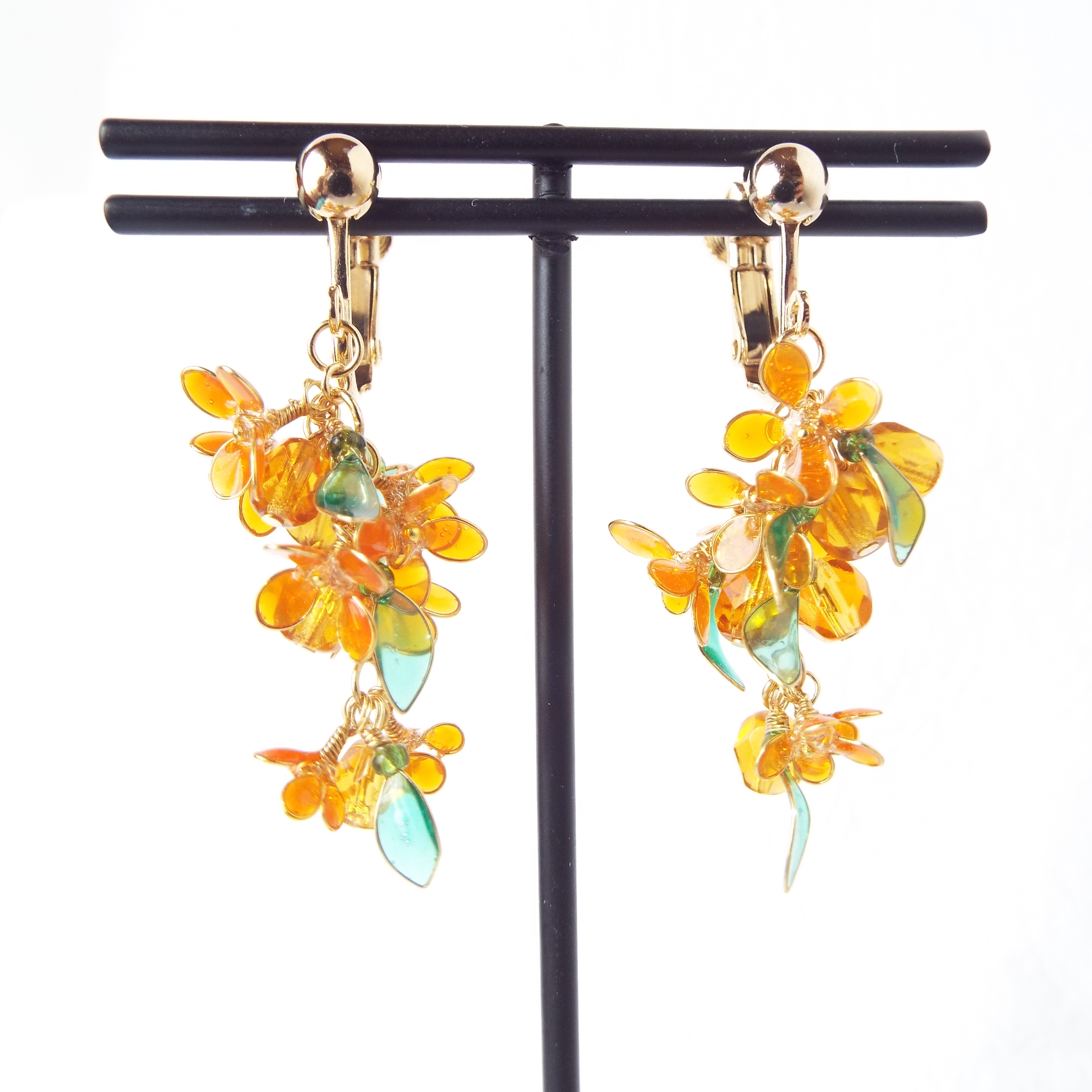 （送料無料）MARIページ 揺れる金木犀イヤリング＋バレッタ2点 送料無料）MARI様専用ページ 揺れる金木犀イヤリング＋バレッタ2点