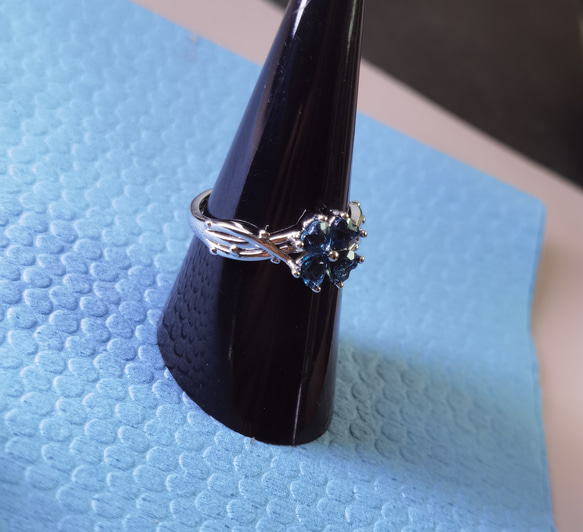 「ミッドナイトブルーよつ葉」トパーズ　普段使いリング　つけっぱなしOK♪ 3枚目の画像