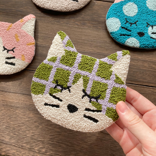 カラフルねこ コースター ねこグッズ アクセサリートレイ 刺繍 パンチ