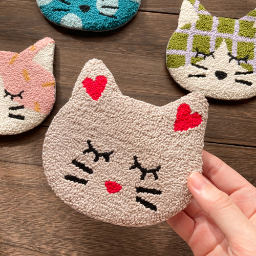 カラフルねこ コースター ねこグッズ アクセサリートレイ 刺繍 パンチ
