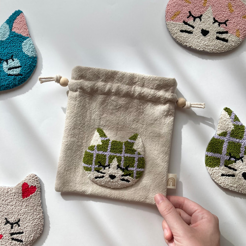 カラフルねこ 巾着袋 ポーチ メイクポーチ サニタリーポーチ