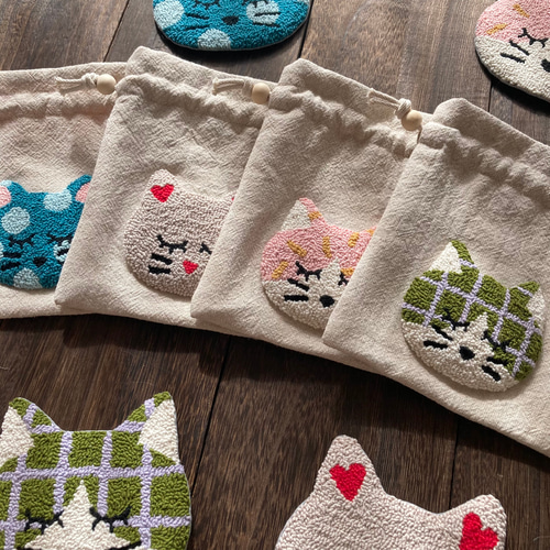 カラフルねこ 巾着袋 ポーチ メイクポーチ サニタリーポーチ