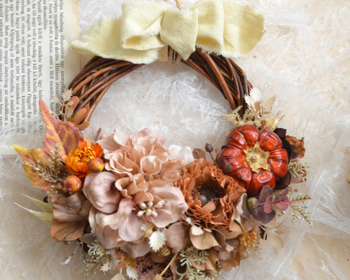 ハロウィンリース・秋のダリアとアネモネ・パンプキン・秋の