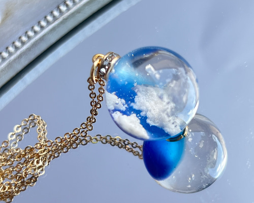 190 幻想的な星空と飛行機　空玉レジン　ネックレストップ、キーホルダーなどに 青空をひとすくい 空玉球体ネックレス レジン キーホルダー変更