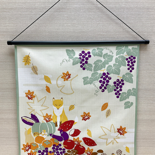 手描き友禅　稲穂　「実りの秋」　タペストリー 秋ウォールデコ【秋の贈り物】軸付きタペストリー 収穫祭り 紅葉 リス