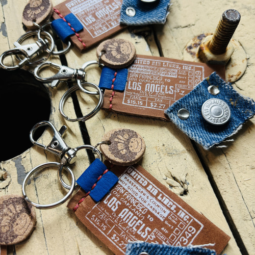 送料無料‼️デニム＆レザーキーホルダー ハンドメイド 男前