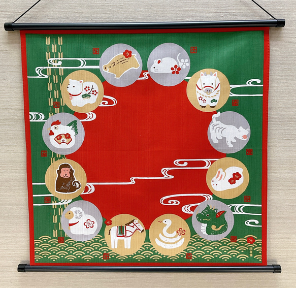 お正月ウォールデコ【干支あつめ】軸付きタペストリー 迎春 玄関壁飾り