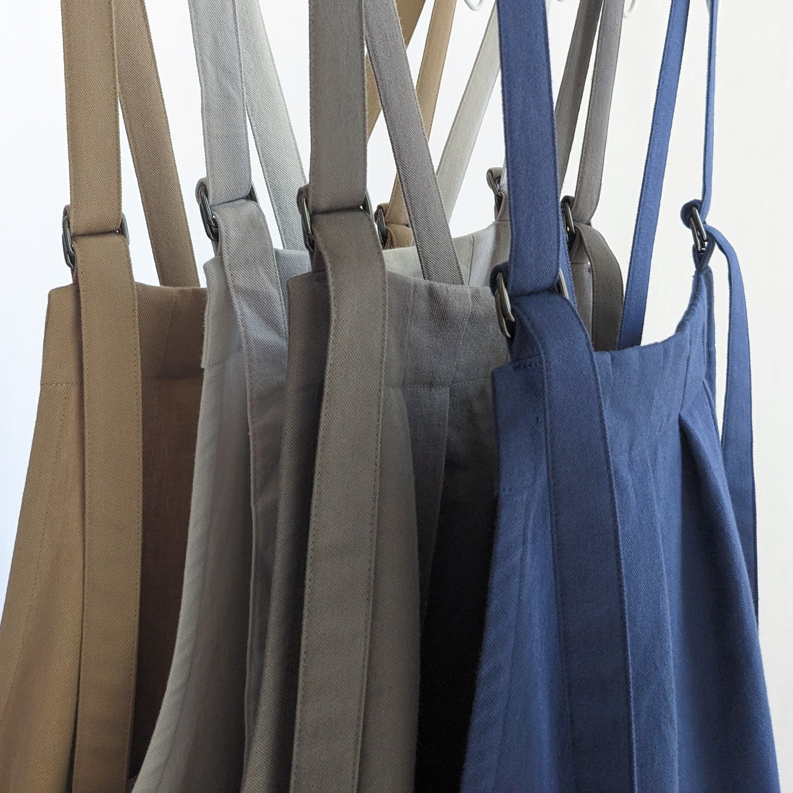 大人のためのサロペットスカート（グレー　コットンツイル）