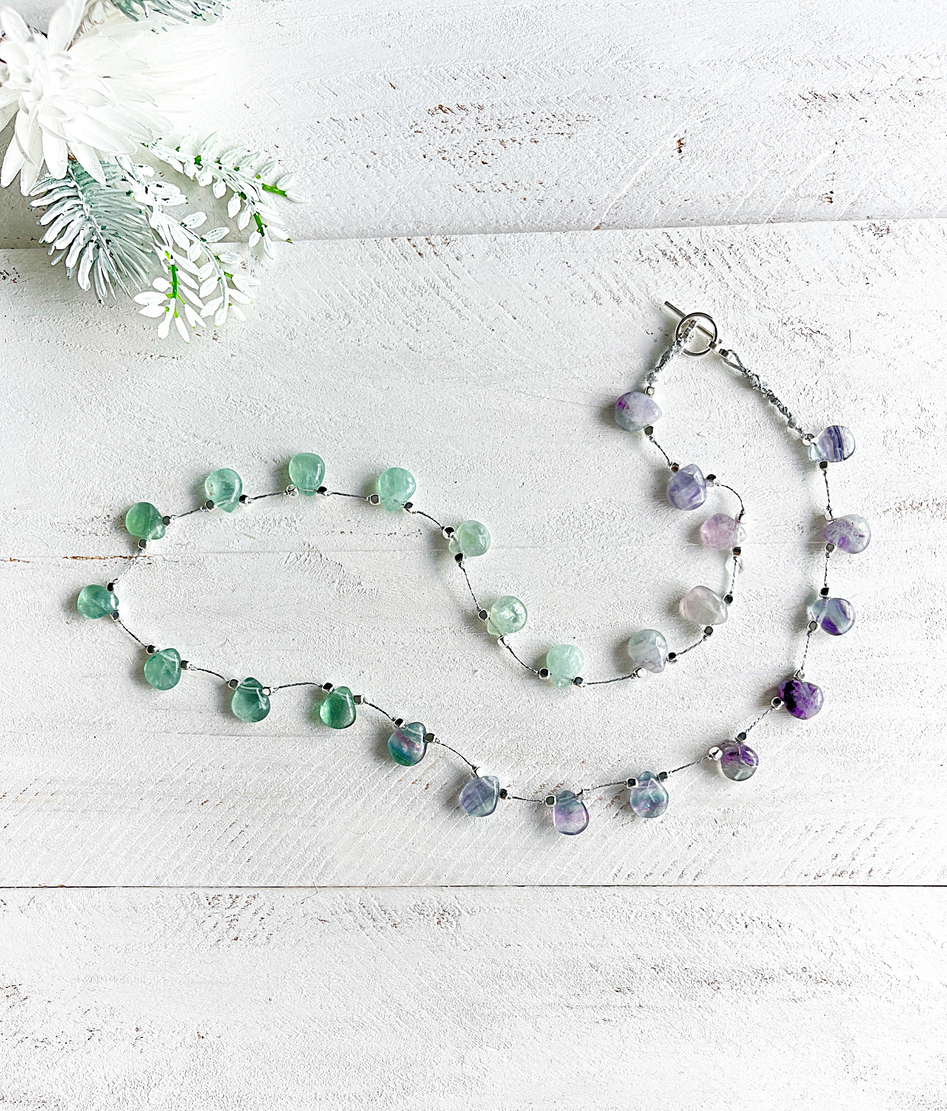 フローライト　グラデーションのティアドロップ　ネックレス