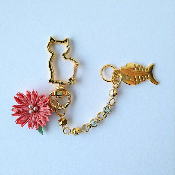 ねこ型バッグチャーム キーホルダー ストラップ つまみ細工 コスモス  