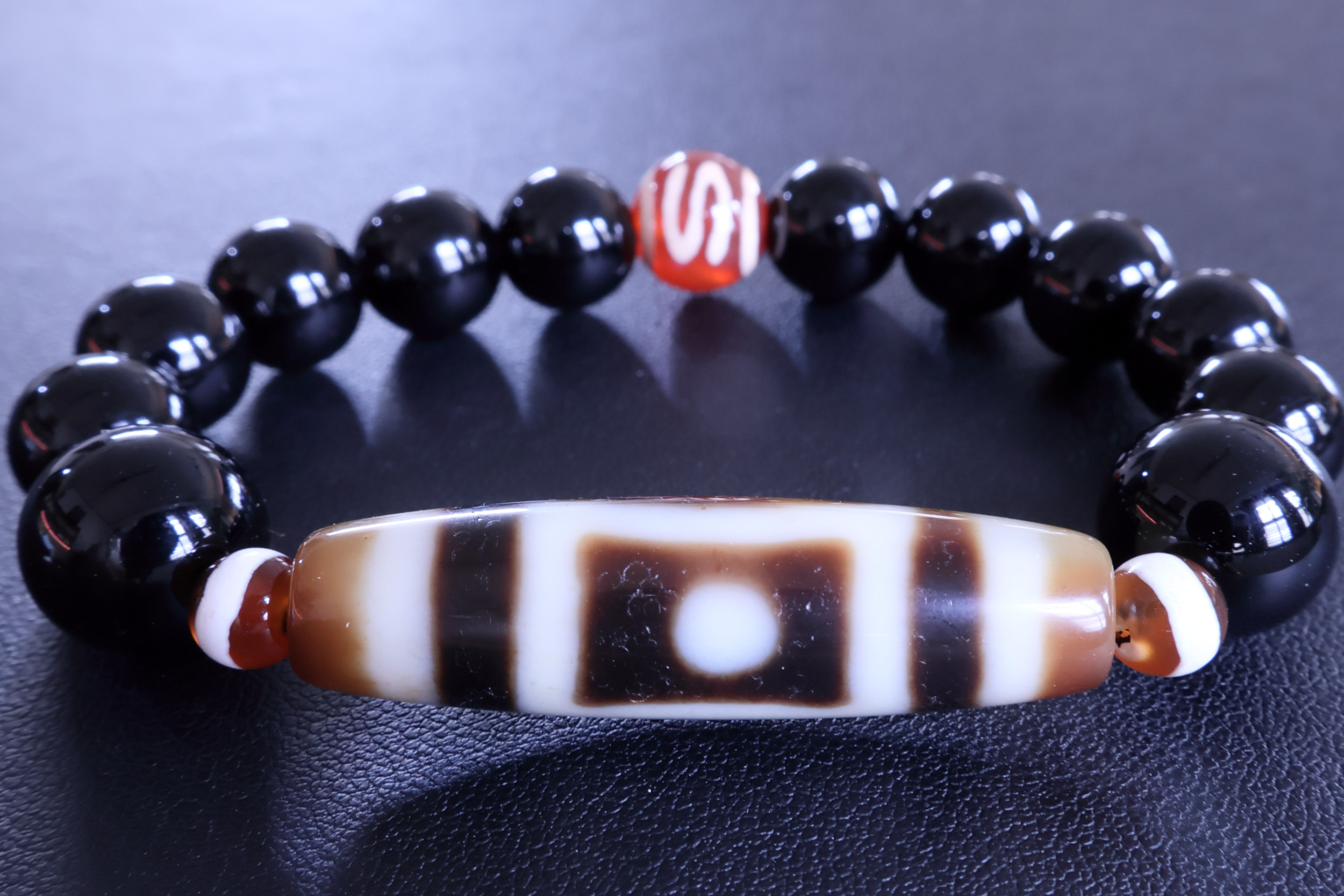 【勝利へ導く】老礦天珠*薄っすら馬蹄痕　星辰天珠をモリオンで繋いでみました♪